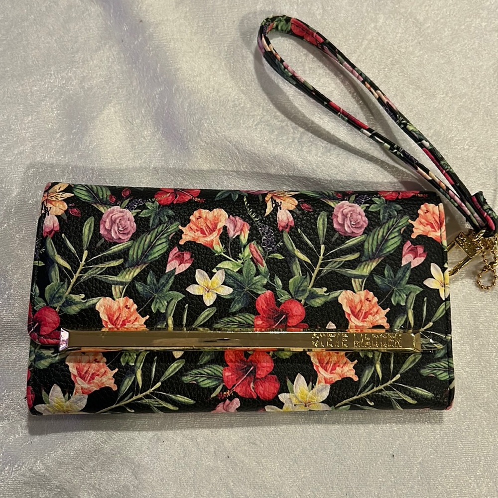 SR-Steve Madden 3 part floral wallet